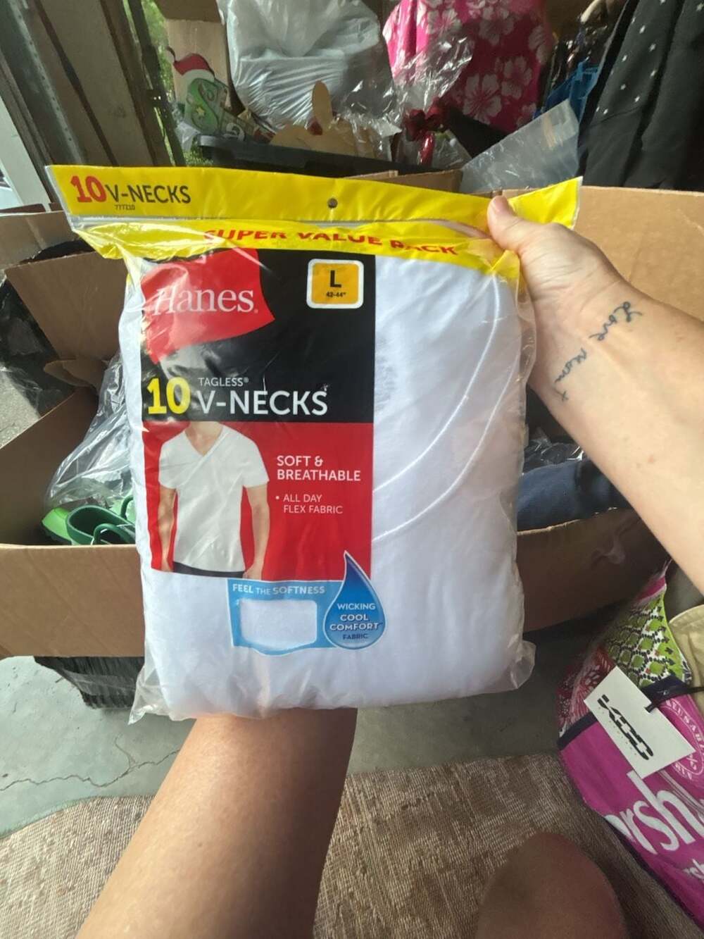 Hanes Men's Tagless V-Neck Undershirt 10-Pack White Size L